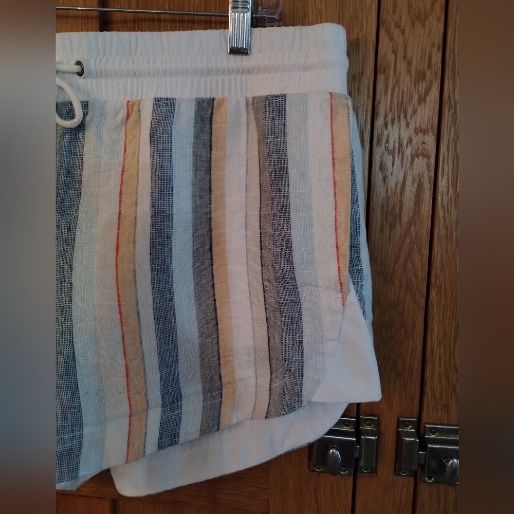 Athleta Linen Striped Pull-On Drawstring Shorts - Picture 5 of 13
